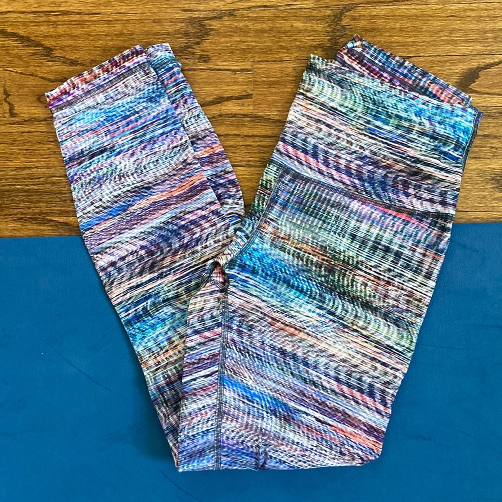 Lululemon WUNDER TRAIN HIGH-RISE TIGHT 25" 
Digital Oasis White Multi Size 8